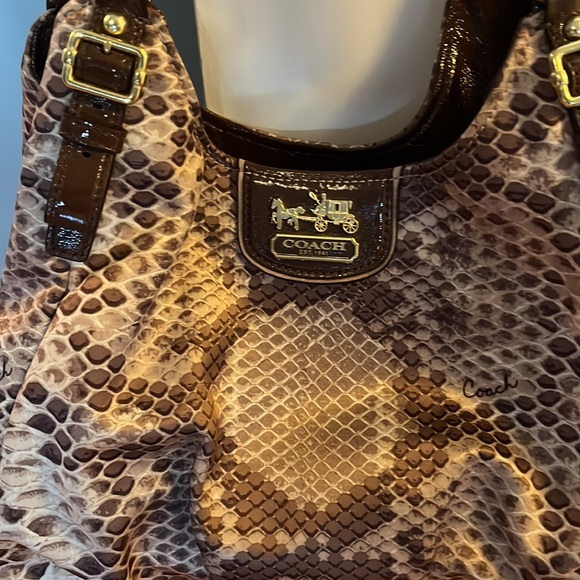 Coach faux snake skin shoulder bag with gold hardware! - Picture 2 of 8